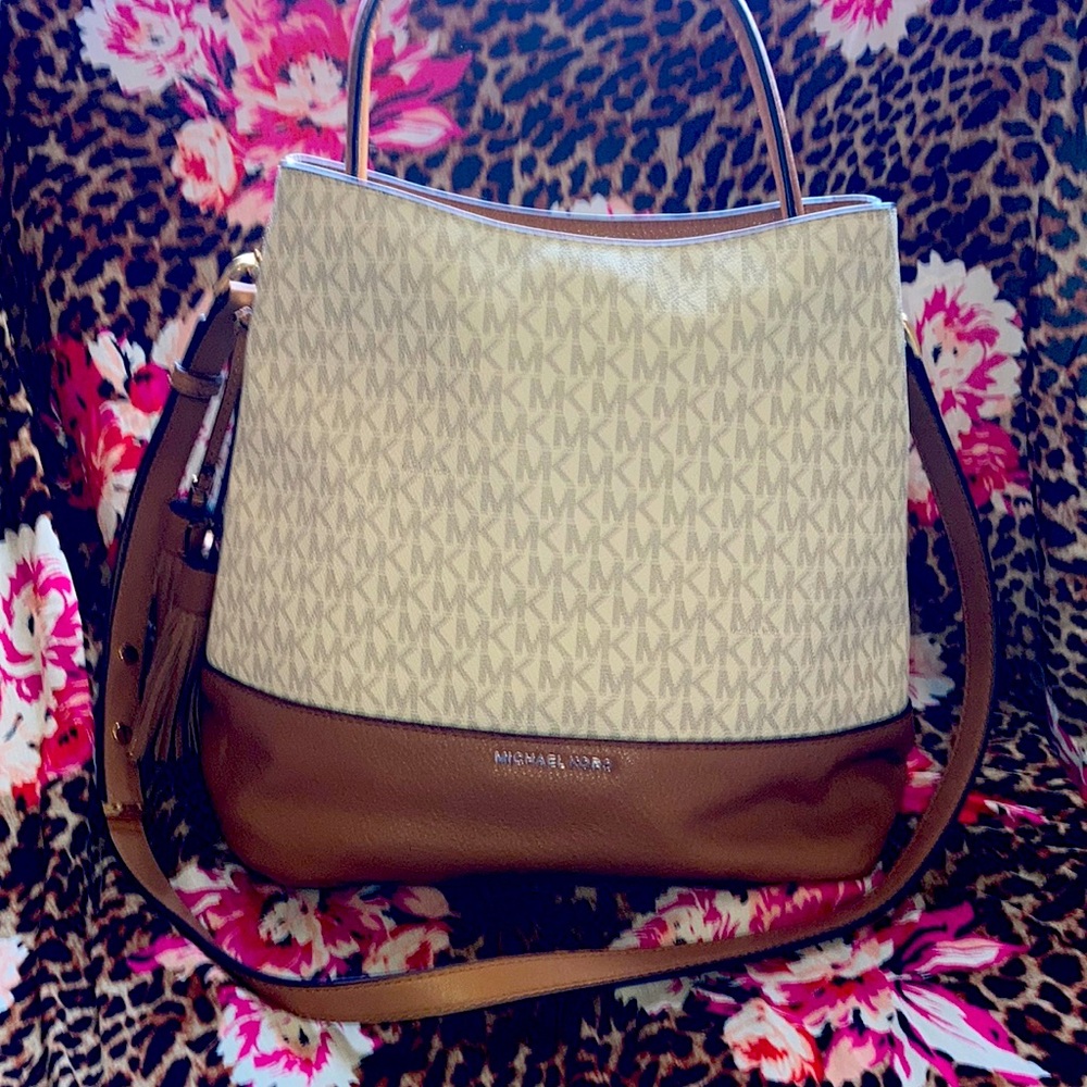 Michael Kors Bucket Bag